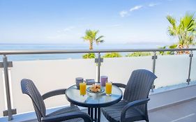 Queen Mary Beachfront Studios